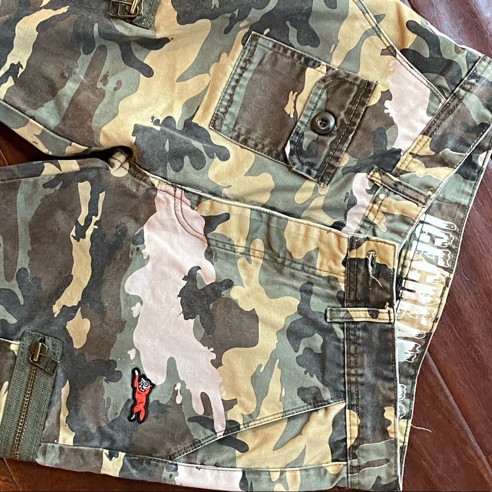 Men's Icecream camo cargo pant. Waist size 30